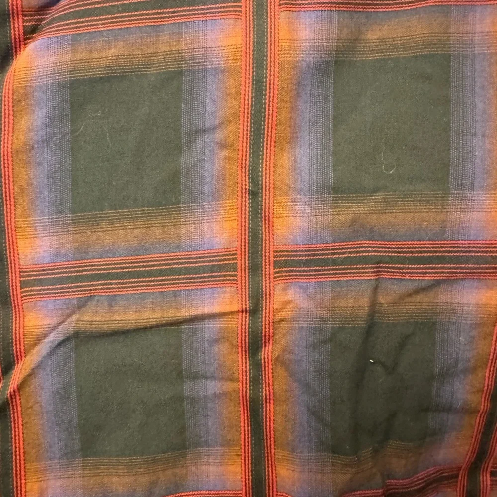 Plaid Long Sleeved Buttoned Down - 100% Cotton - Size Large - Picture 4 of 4
